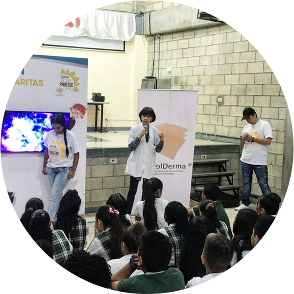 Educación dirigida a la comunidad